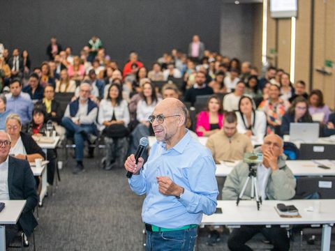 Conferencias y cursos